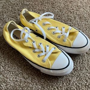 Like new yellow converse all stars